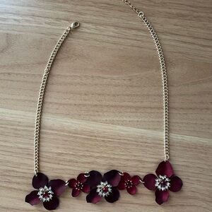 Elegant Floral Necklace with Gold Chain